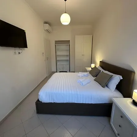 снеск Q,r-с0de First -,-lamacci 2 In Apartman *